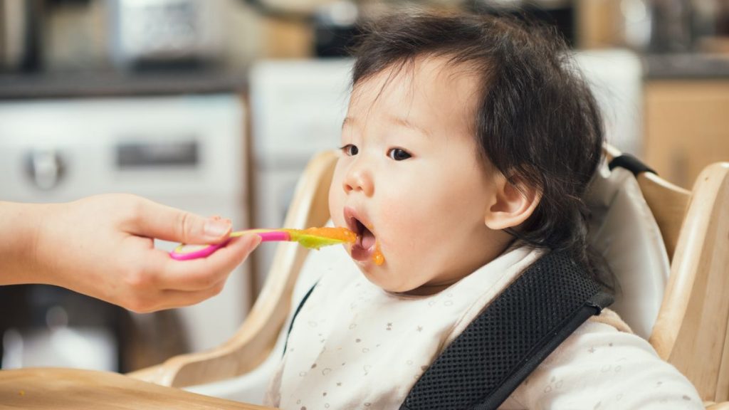 Bé từ 7 - 8 tháng tuổi bắt đầu ăn được cháo lươn