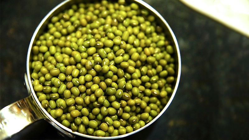 Cháo cải cúc với đậu xanh