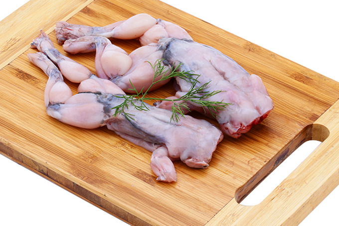 Sơ chế ếch nấu cháo cho bé